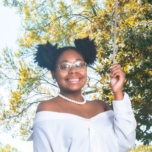 Meet your Posher, Angela